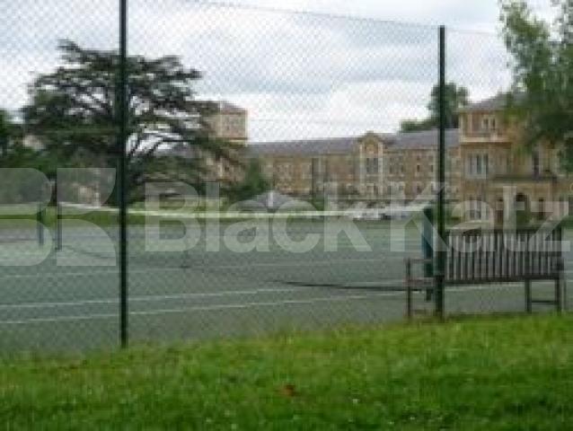 			LET, 3 Bedroom, 1 bath, 1 reception Serviced Apartments			 Princess Park Manor, Frien Barnet